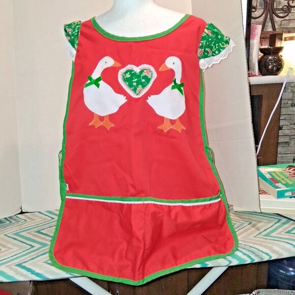 Red Christmas Apron with White Ducks on the Front, Tie's on the Side, 26ins Long - Picture 1 of 4
